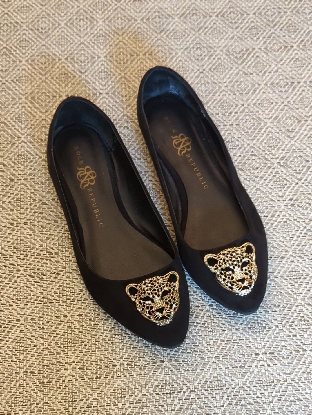 Rock & Republic Black Pointed Toe Flats with Gold Leopard Emblems Rhinestone
